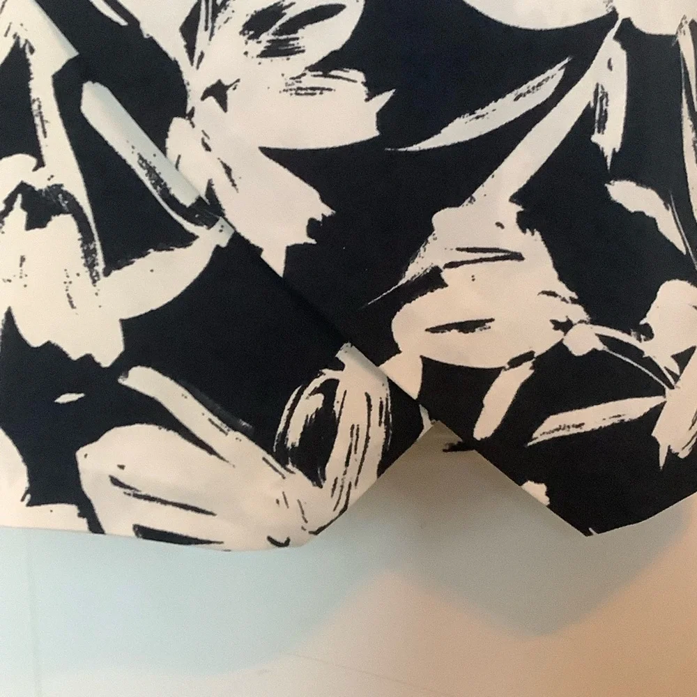 Banana Republic Black White Lined Tulip Skirt Size 2 Front Slit Like New